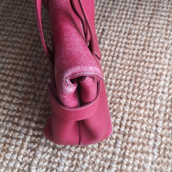 3 for $30 Peter Kent red leather bag - Picture 16 of 16